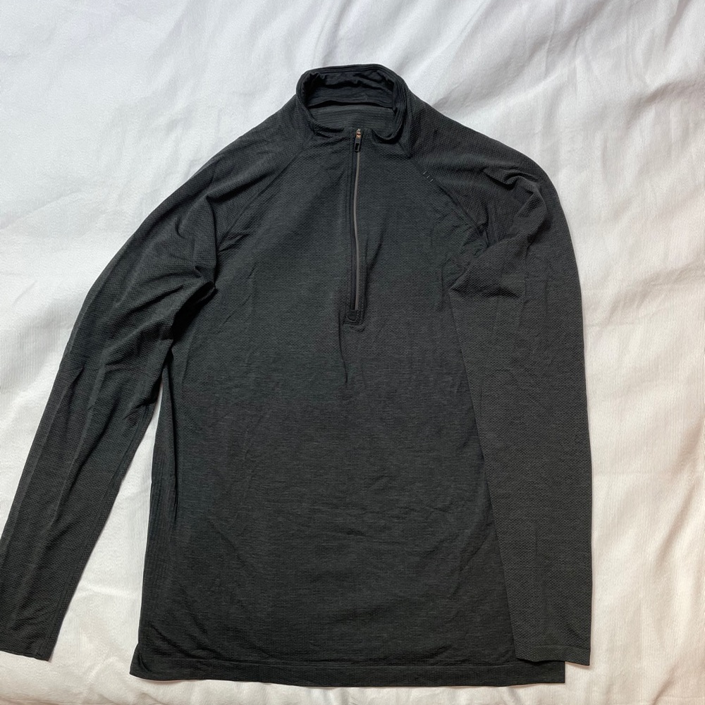 Lululemon Metal Vent 1/2 zip. Like new.